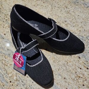 Cleo's by Skechers Holiday Mary Janes 7.5